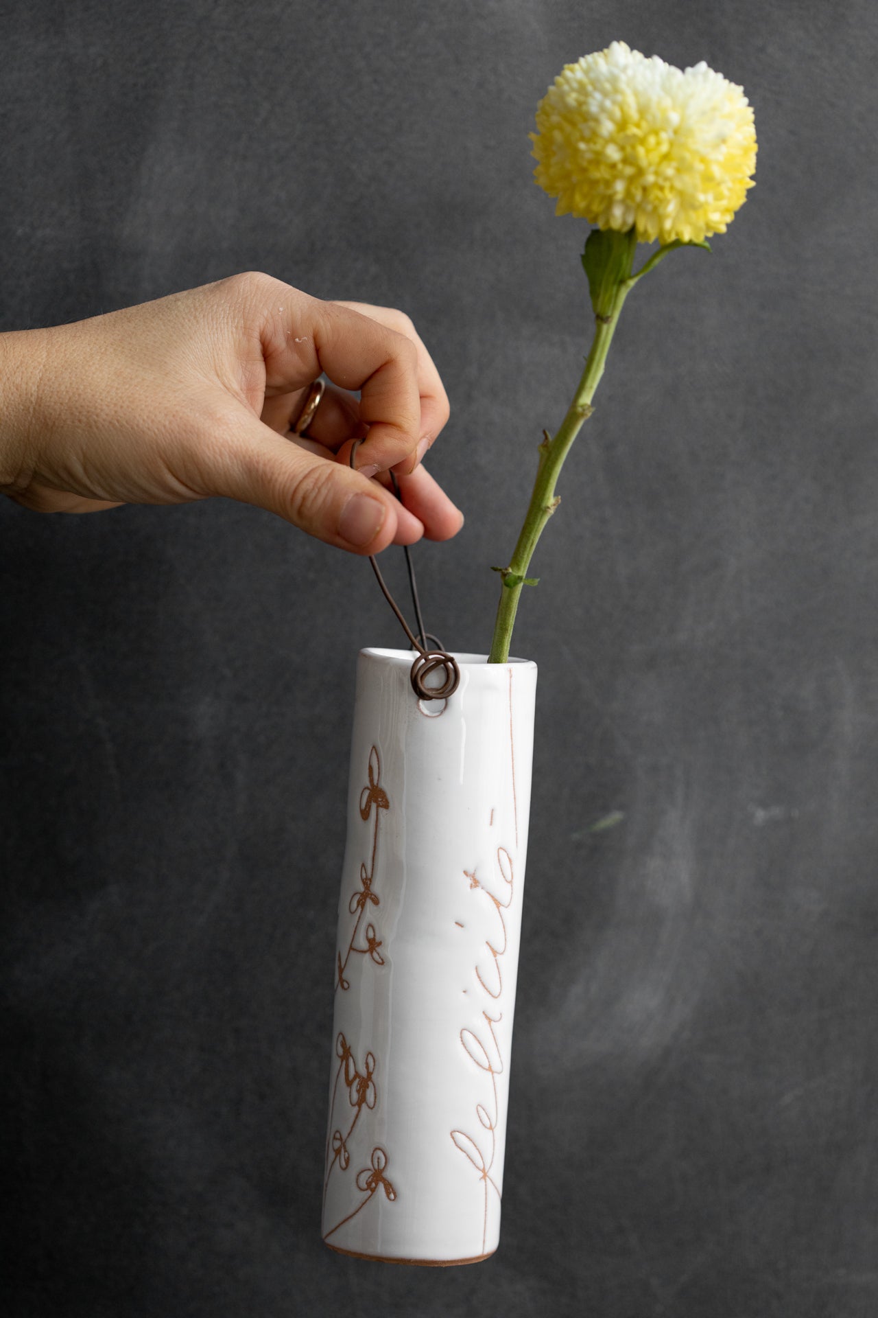 Vaso monofiore in ceramica