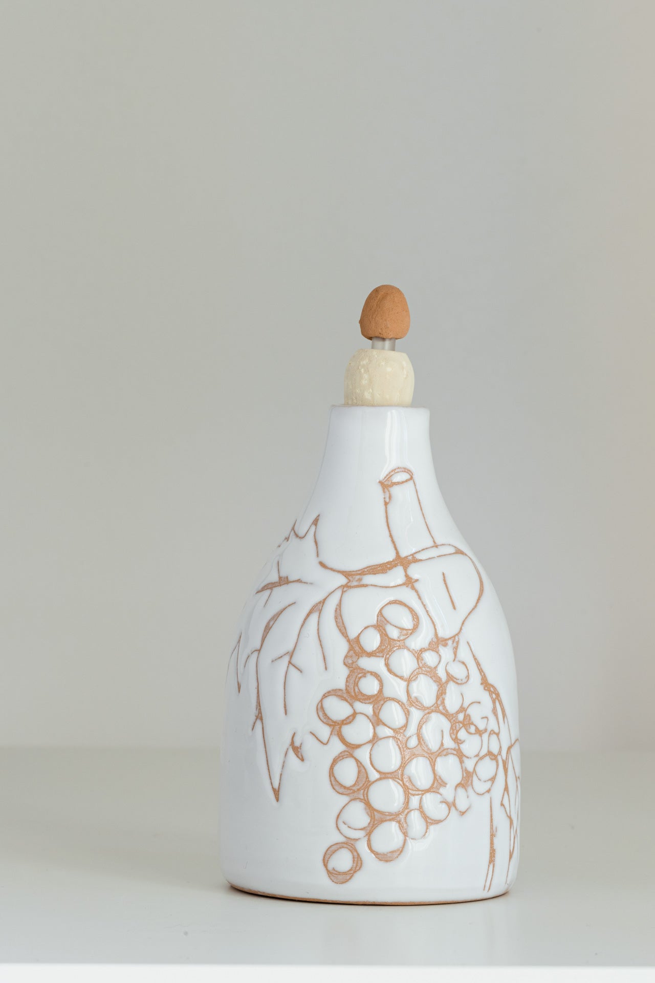 Acetiera in ceramica bianca