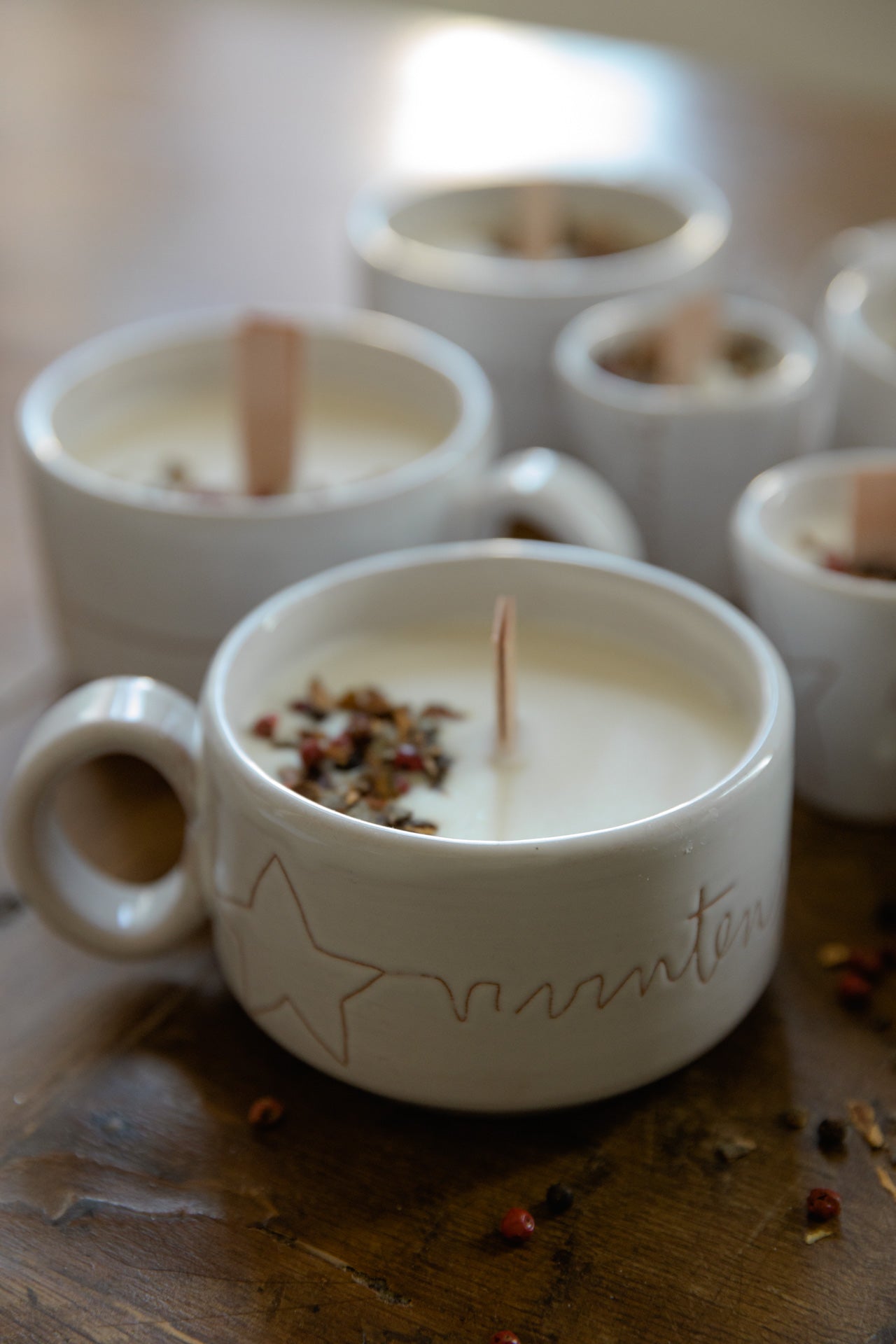 candela in tazza - profumo pepe e legno - 150gr
