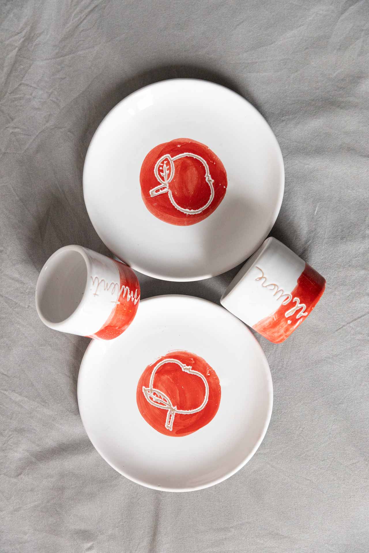 Set caffè per due: 2 piatti dessert + 2 bicchieri in ceramica