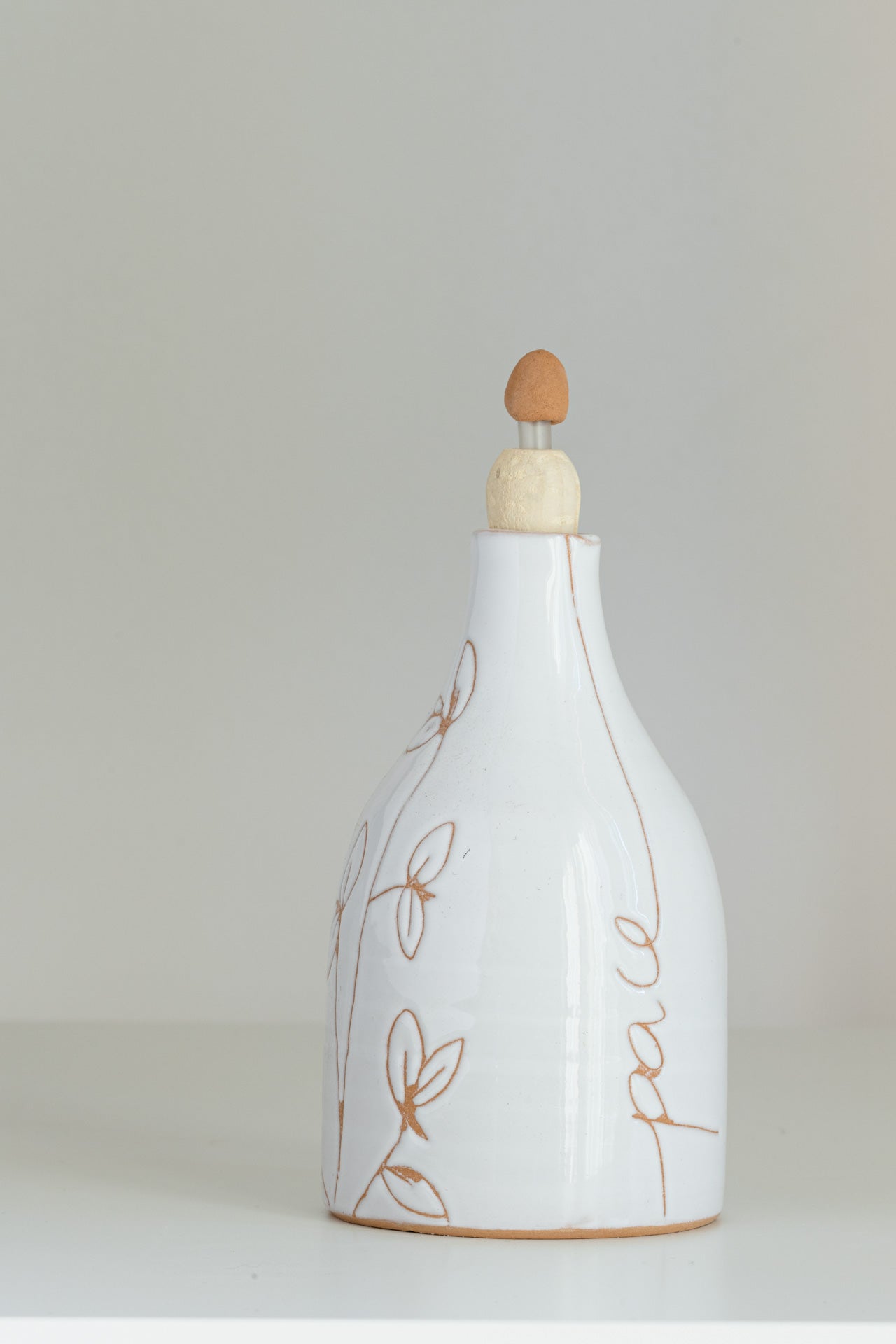 Set oliera e acetiera in ceramica bianca artiginale con decorazioni a mano  – Studio Ramina