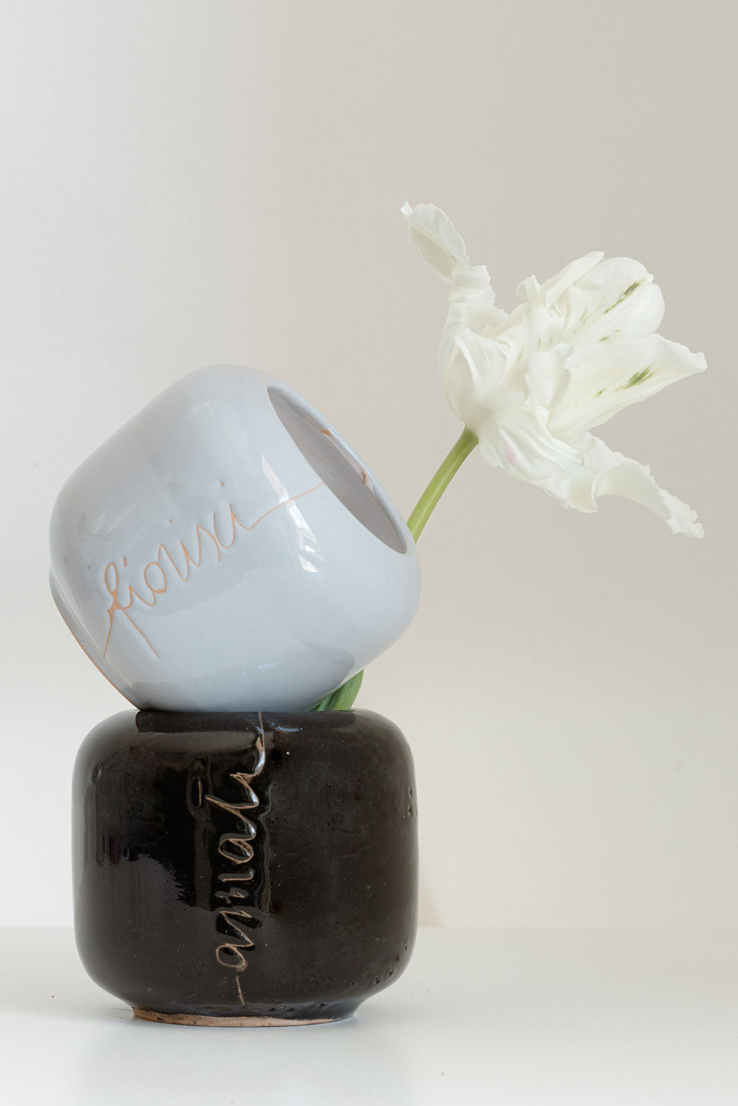 Vaso grigio in ceramica altezza 13 cm